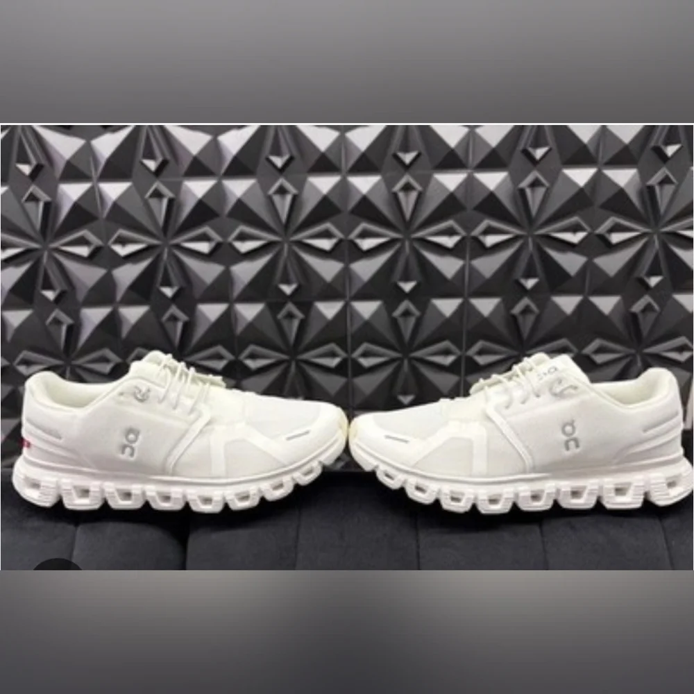 Size 9 Women's On Cloud 6 - Picture 3 of 9